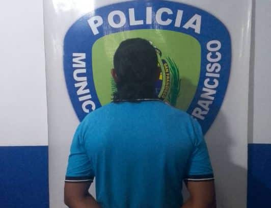 Golpeó a su sobrino de 13 años con un cable y lo detuvo Polisur en el barrio Primero de Marzo