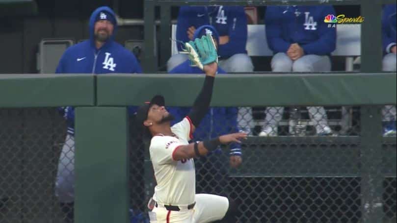 Luis Matos se luce en los jardines tras robarle un cuadrangular a los Dodgers (Video)