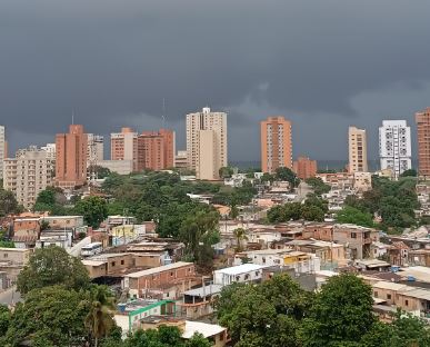 Creíamos que caería un palo de agua: Vientos y bajones eléctricos marcaron el atardecer de Maracaibo y San Francisco