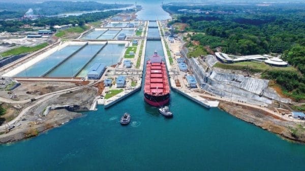 Canal de Panamá aumenta el tránsito de los buques aunque persiste el déficit de agua