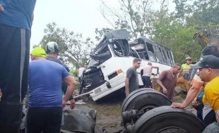 Una falla mecánica pudo ocasionar el vuelco del bus que dejó dos muertos y 27 heridos en Monagas