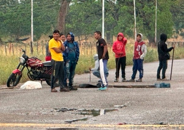 En Rosario de Perijá: Yukpas cierran con carpas el paso hacia Maracaibo (+video)