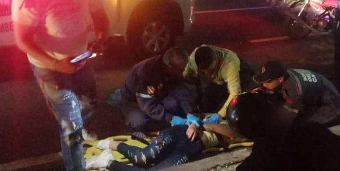 Un muerto y una mujer herida dejó accidente en la avenida Baralt de Caracas