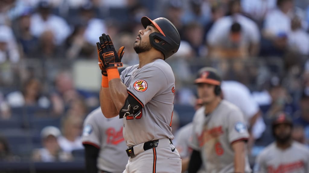 Anthony Santander se convirtió en el primer venezolano en conectar once jonrones en junio