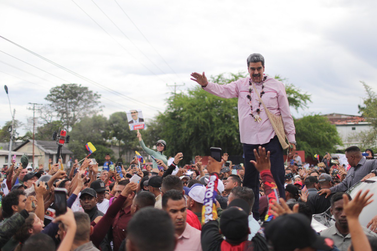 Maduro lidera la intención del voto para la elección presidencial con un 55,6 %: Arroja encuesta de Hinterlaces