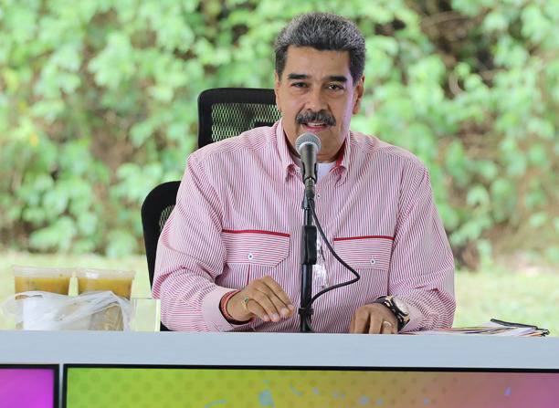 Maduro pide a empresarios subir las exportaciones para equilibrar la balanza comercial con Colombia