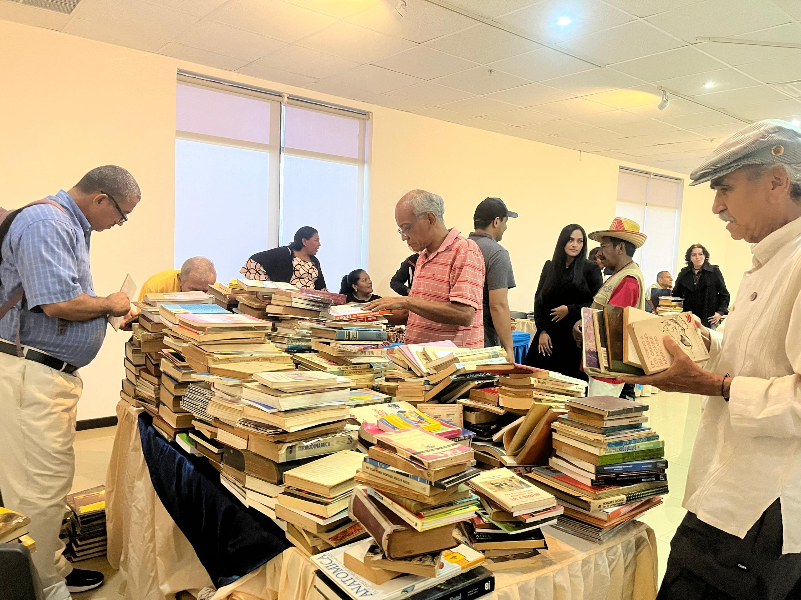 Para los amantes de la lectura, 7 mil títulos presentes en la Filven 2024 en el Zulia