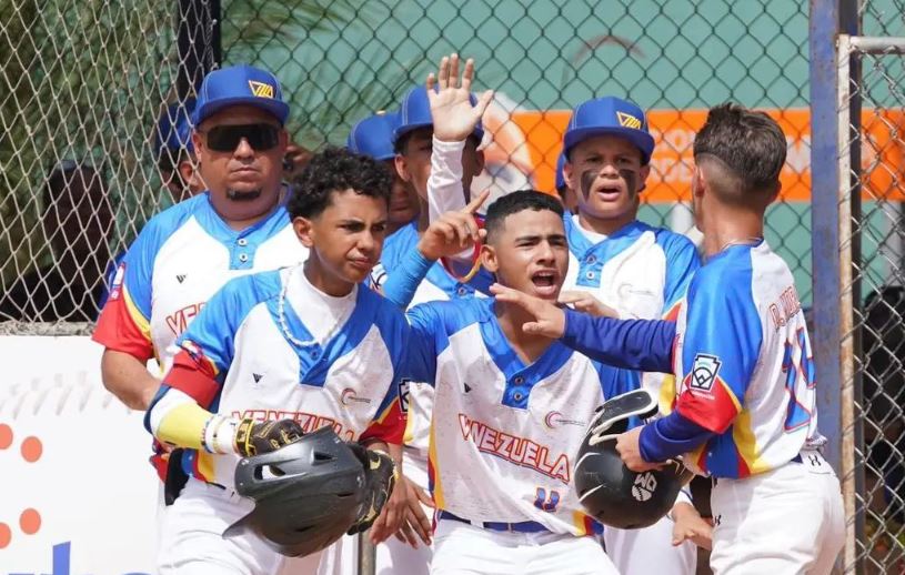 Coquivacoa choca contra República Dominicana en la semifinal del Latinoamericano Intermedia