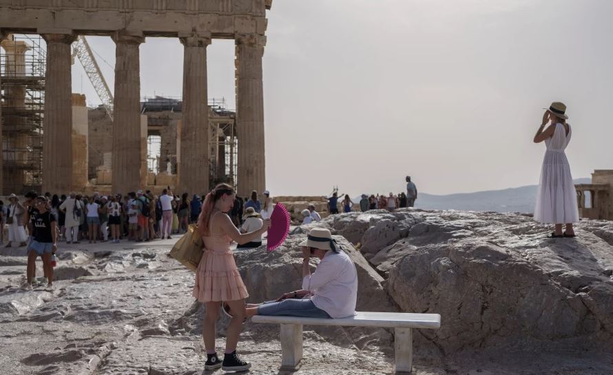 Cierran la Acrópolis por ola de calor en Grecia