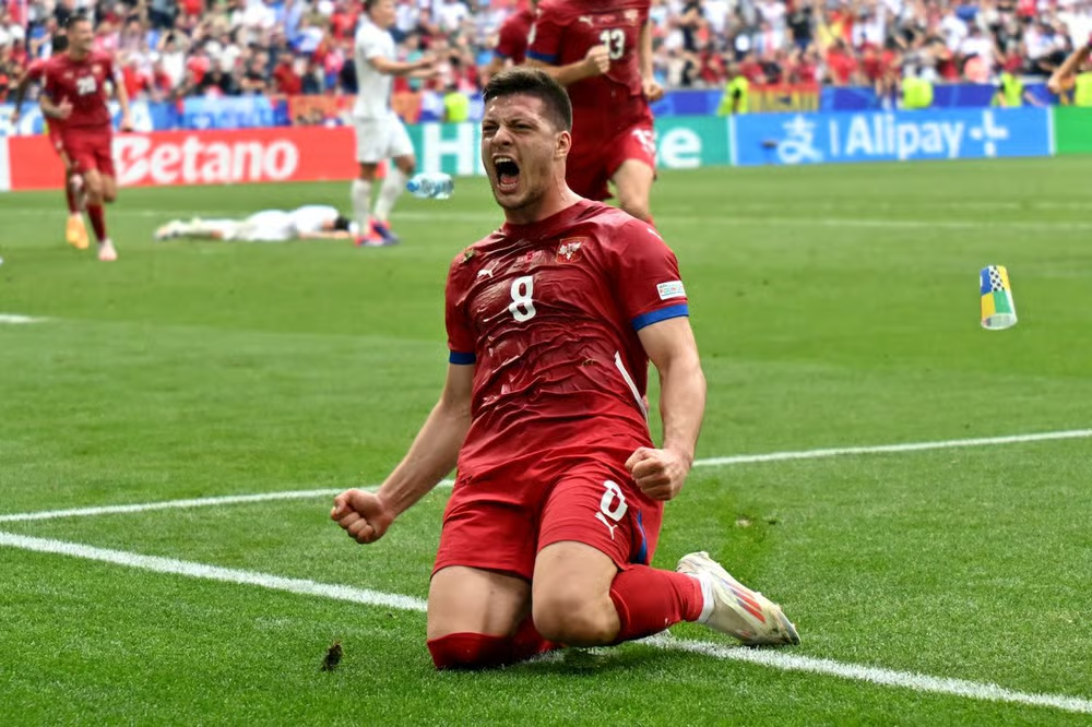 Jovic rescata a Serbia con un gol agónico en el empate contra Eslovenia