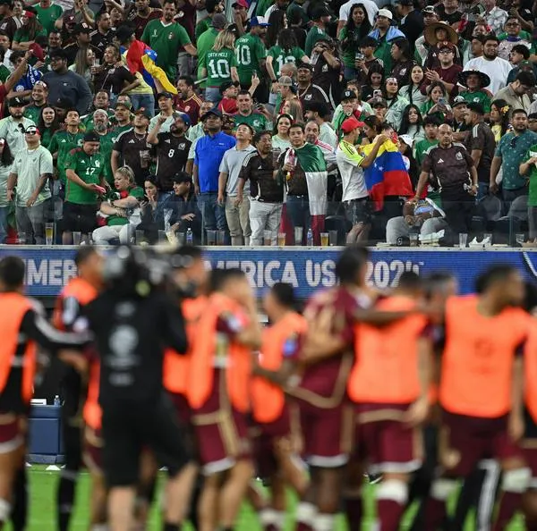 Mira la reacción del relator argentino al ‘ole’ de los mexicanos en el juego ante Venezuela