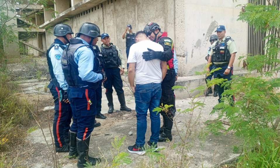 Joven larense intentó quitarse la vida arrojándose de un noveno piso: Autoridades policiales lo rescataron