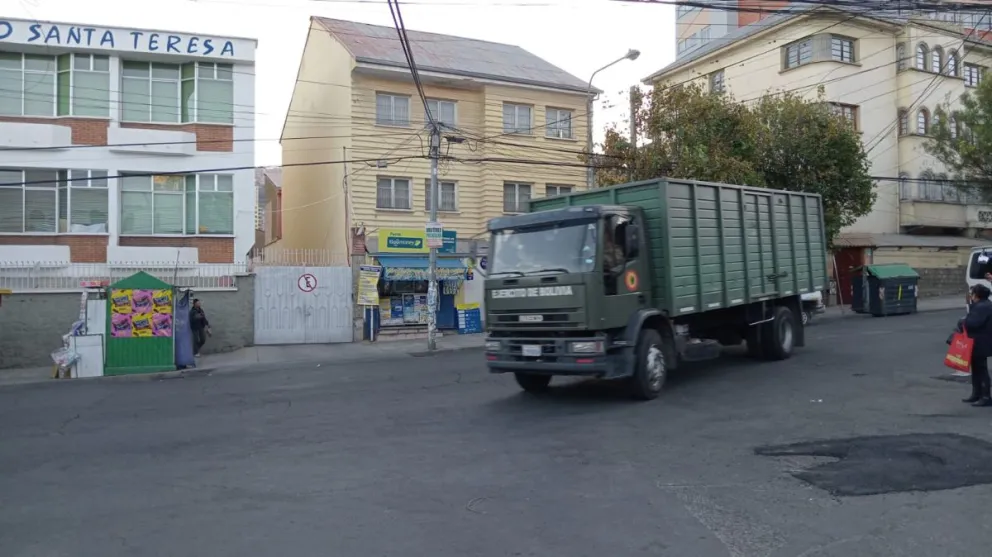 Tanques regresan a los cuarteles en Bolivia