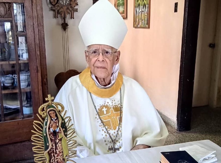 Monseñor Roberto Lückert continúa delicado de salud tras realizarle una traqueotomía