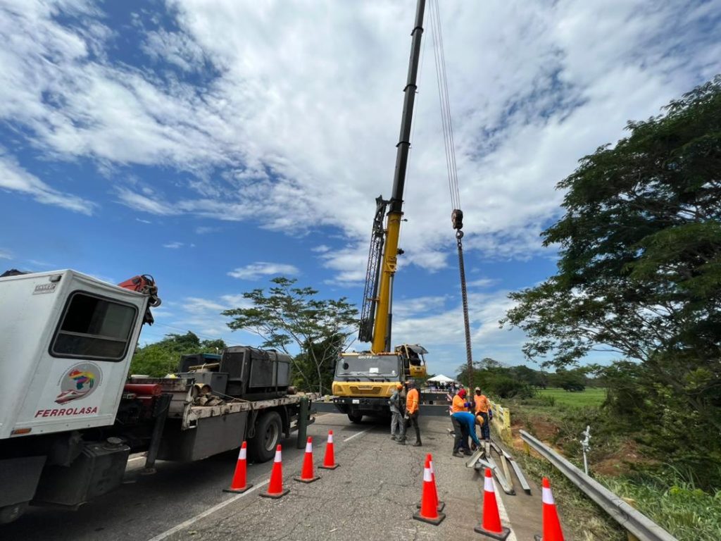 Avanzan trabajos de reconstrucción del puente Cocuiza en el que perdió la vida una zuliana tras su derrumbe