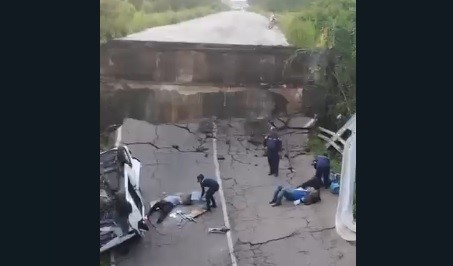 Imágenes impactantes sobre del derrumbe del puente de hierro 