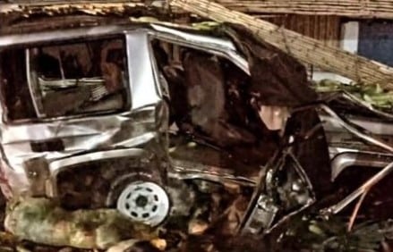 Dos muertos y tres heridos tras colisión de un camión de verduras contra un 