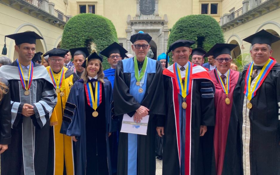 Yordano recibió Doctorado Honoris Causa en Arte de la ULA