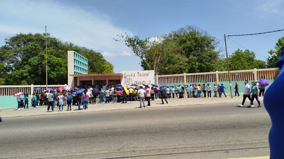 Reportan retrasos para iniciar el proceso de votaciones en la Escuela Monseñor Francisco Antonio Granadillo