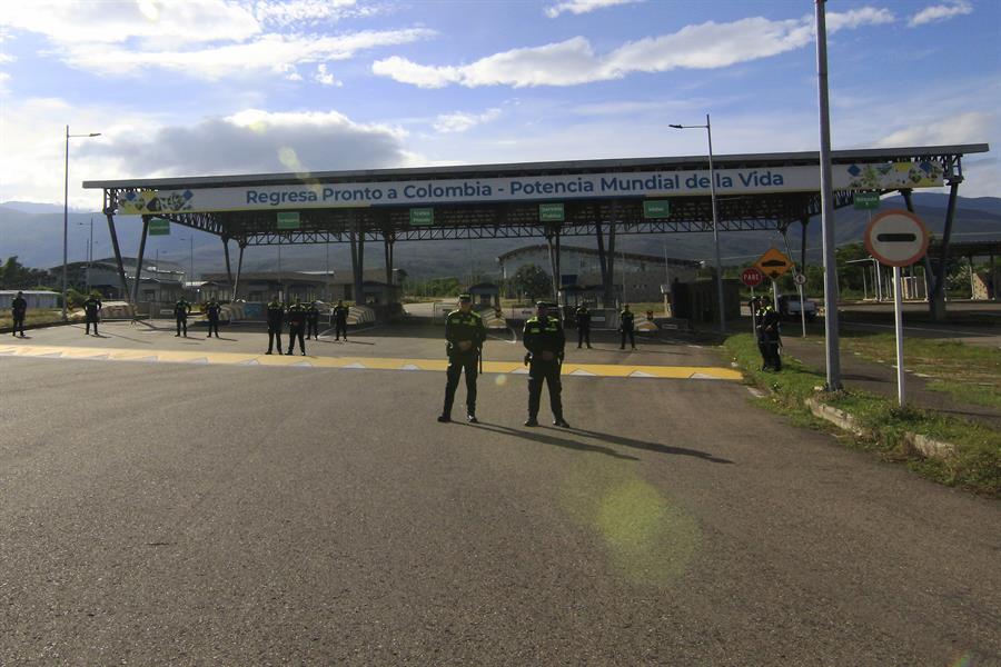 Cierre de la frontera por las elecciones paraliza el movimiento entre Colombia y Venezuela