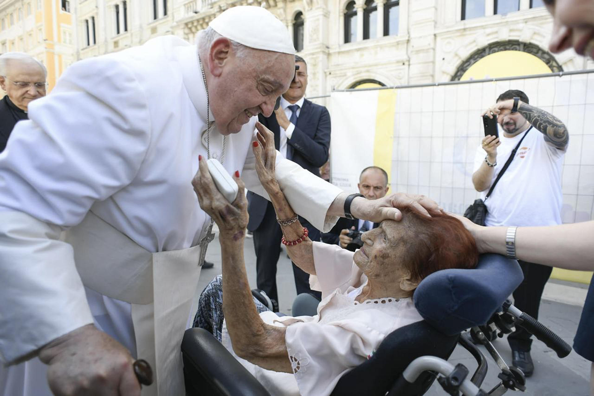 Papa Francisco critica el uso de la fe 