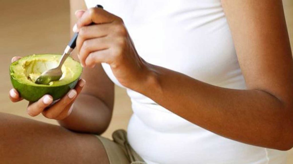 Comer aguacate una vez al día puede mejorar la calidad general de tu dieta