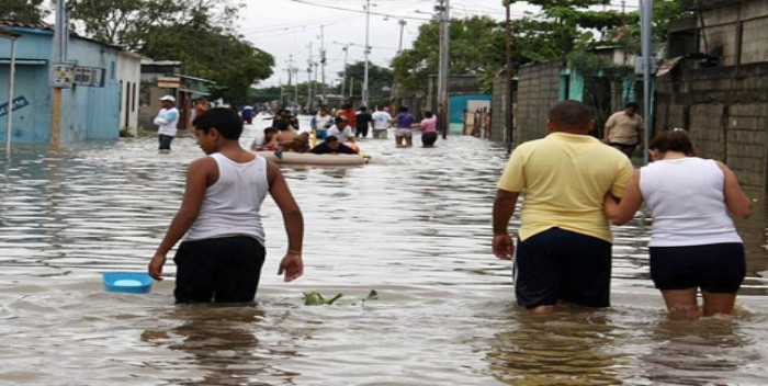 Intensas lluvias provocan inundaciones en viviendas y comercios en Mérida