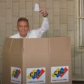 Edmundo González Urrutia ya votó en las presidenciales de este 28-Jul