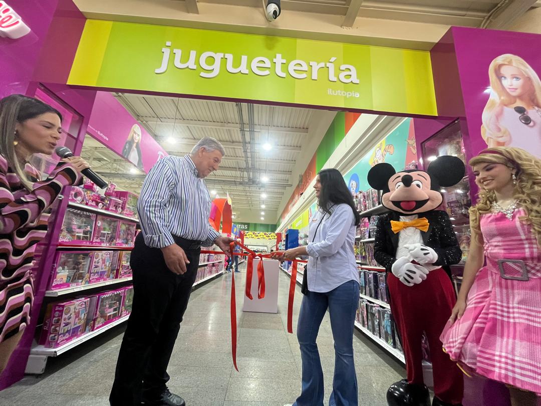 De Candido trae alegría a los niños con nueva área de juguetería en sede de La Lago