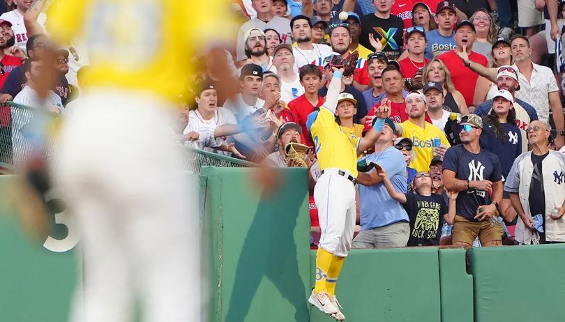 Wilyer Abreu estuvo a punto de robarle un jonrón a Oswaldo Cabrera