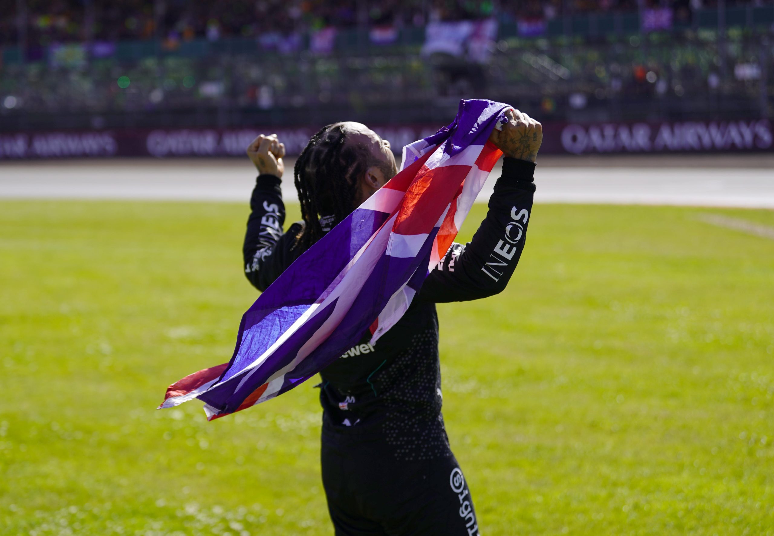 Lewis Hamilton triunfa en Silverstone y vuelve a la cima después de tres años