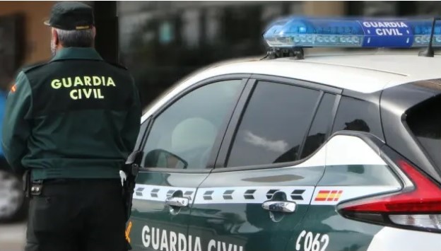 Hijo de una diplomática en España asesinó a tiros a su esposa y luego se suicidó