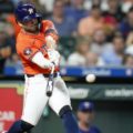 José Altuve liquidó a los Rangers con vuelacerca productivo