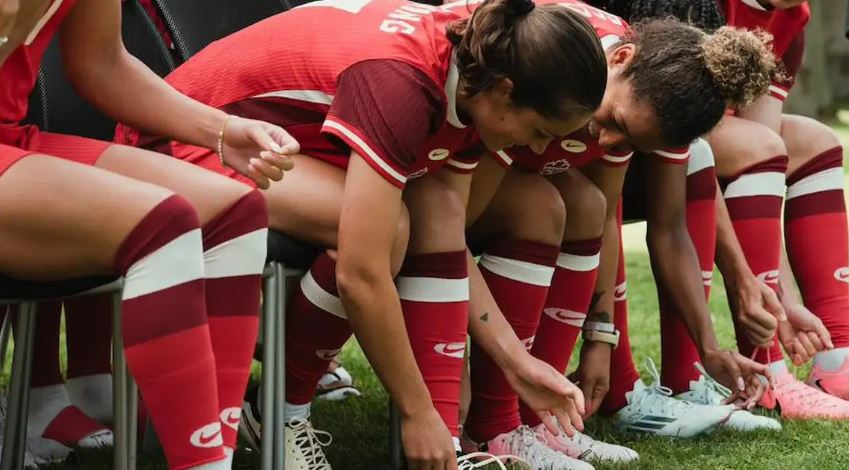 Selección femenina de fútbol canadiense es sancionada por espionaje con drones en París 2024