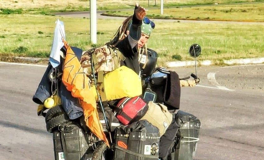 Dos viajeras en bicicleta llegan a Maracaibo: Virginia y Lorena, acompañadas por su fiel mascota Makeda