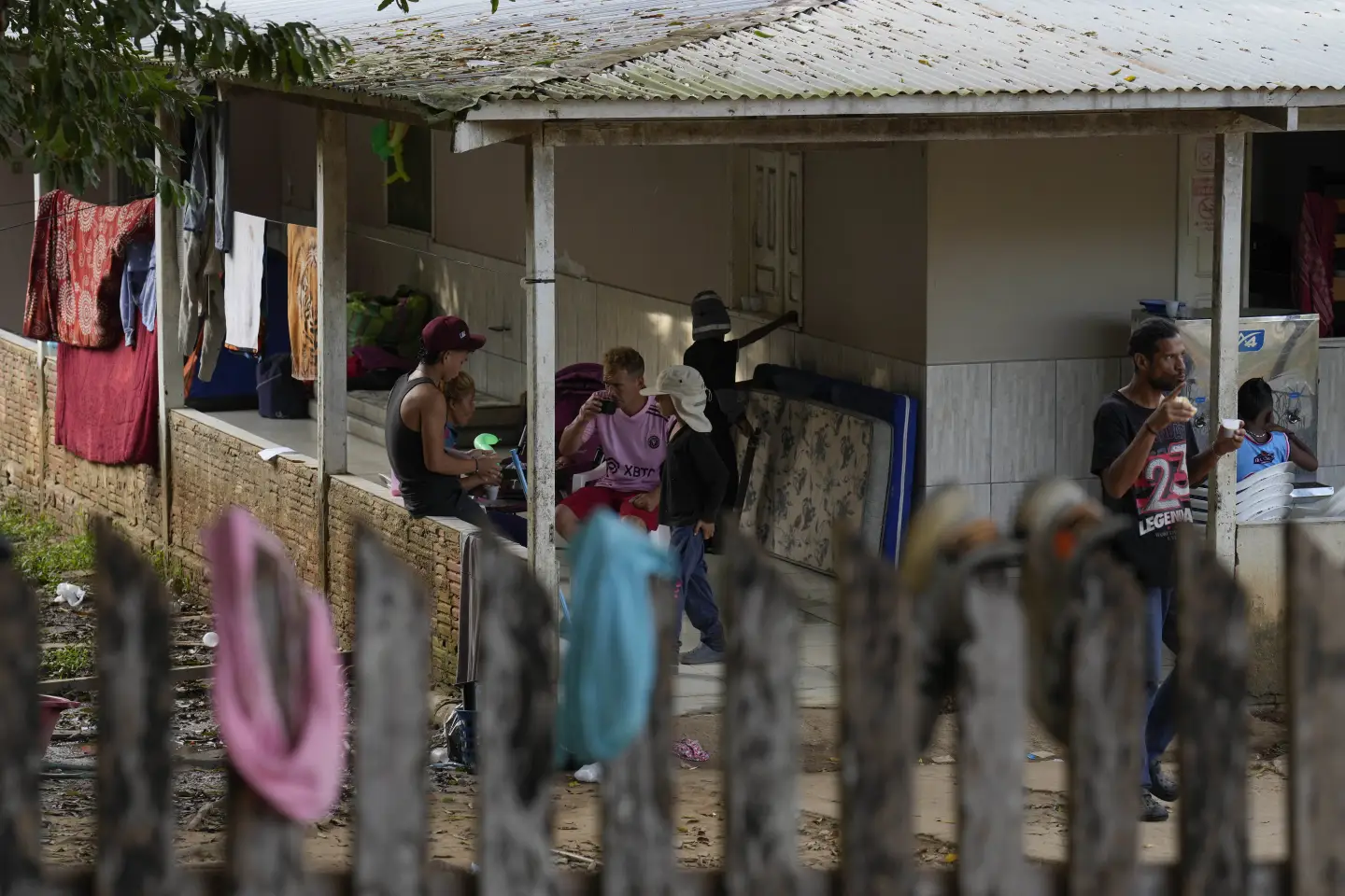 Migrantes venezolanos hacen pausa en Brasil debido a las nuevas normas de asilo de Estados Unidos: Llegar hasta allá es muy complicado
