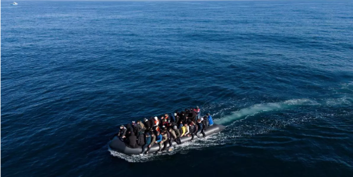 Mueren cuatro migrantes al tratar cruzar el canal de la Mancha desde Francia