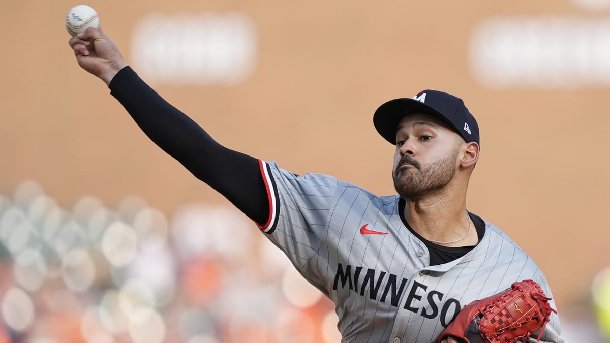 Pablo López luce sólido ante Tigres para alcanzar su novena victoria de temporada