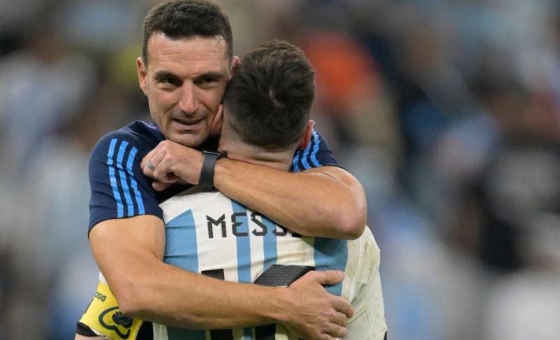 Scaloni: “Messi está bien y estamos tranquilos, mañana será parte de la Copa”