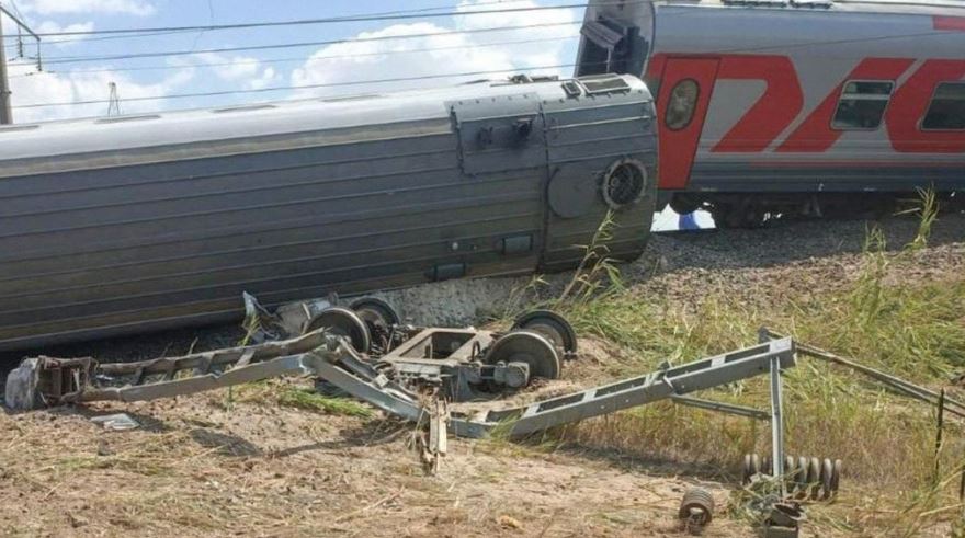 Se descarriló en Rusia un tren con más de 800 pasajeros