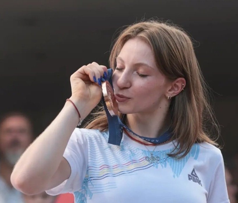 Ana Bârbosu recibió su medalla de bronce durante una ceremonia en Bucarest