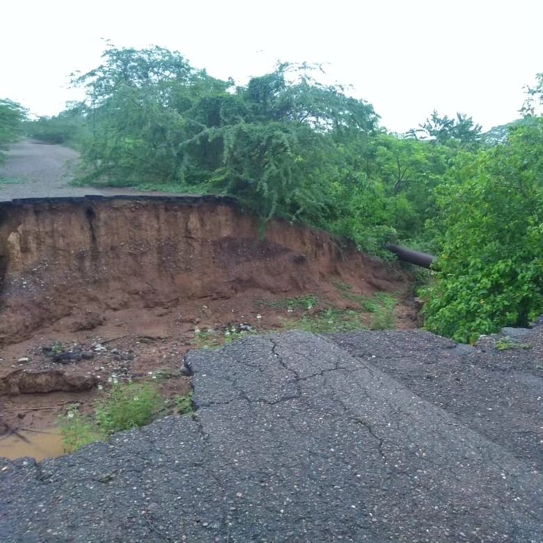 Se partió en pedazos carretera de la zona oeste de la Guajira: Productores y comunidad preocupados