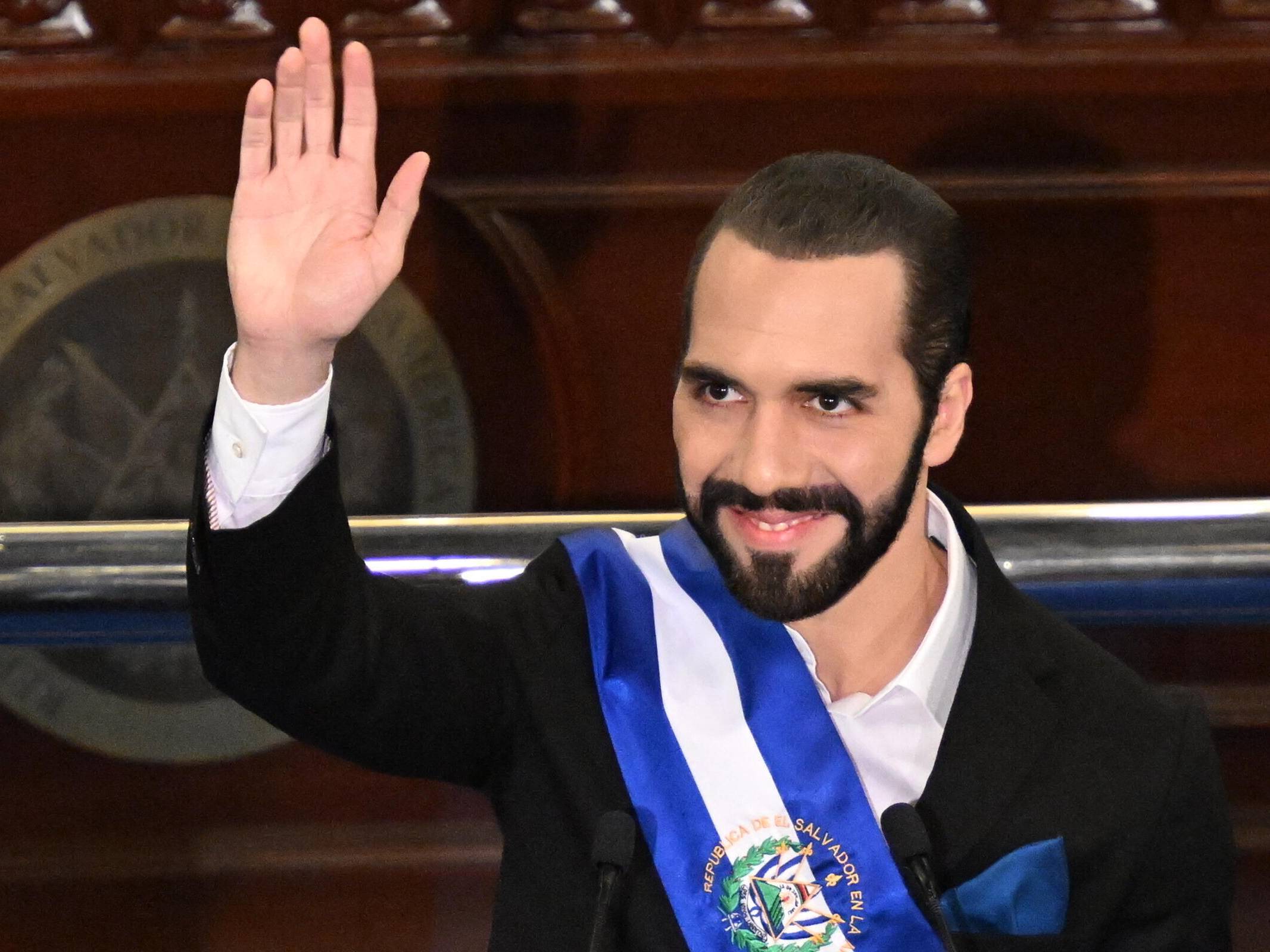 Nayib Bukele promete que no se postulará a un tercer mandato