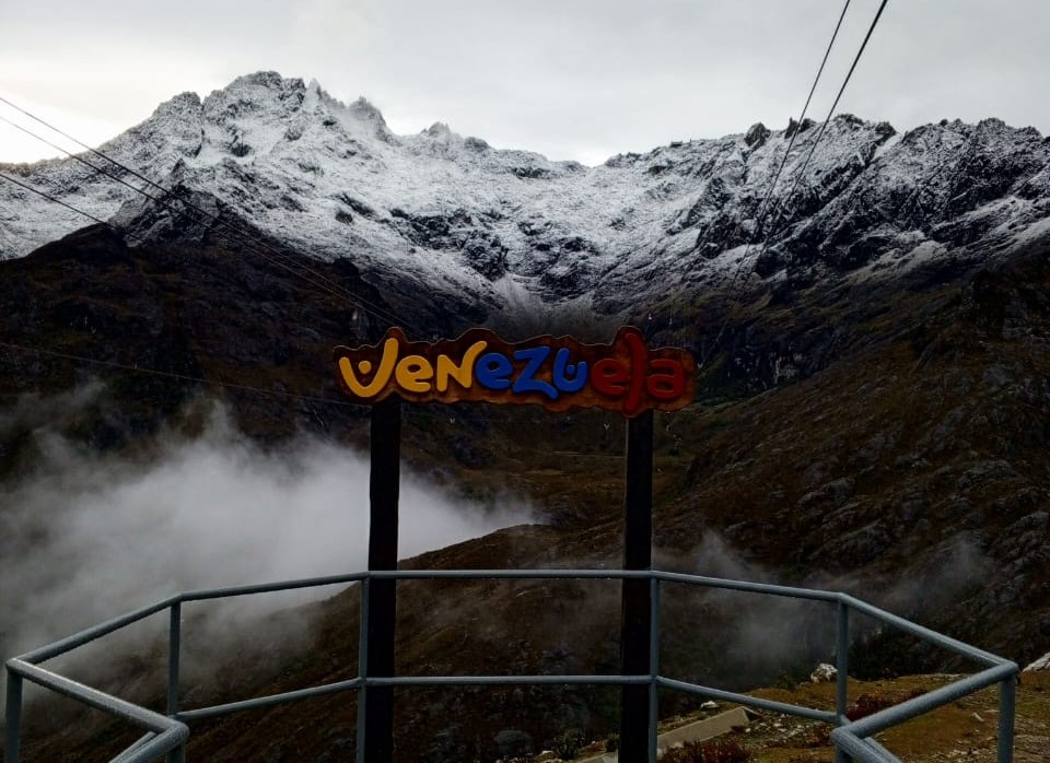 Cordillera de los Andes amaneció vestida de blanco este miércoles