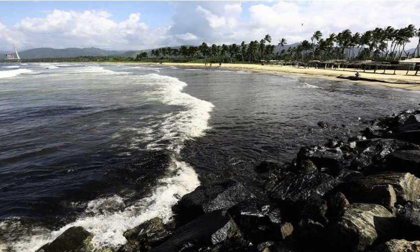 Derrame petrolero en Falcón podría alcanzar el Parque Nacional Morrocoy, según especialistas