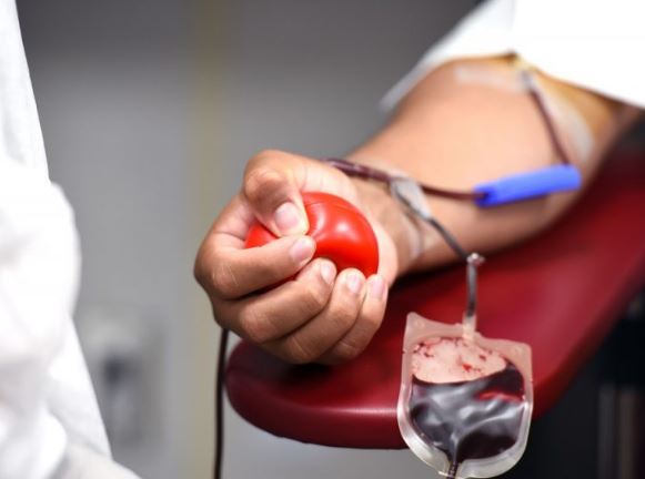 Bancos de sangre de hospitales del país necesitan donantes con urgencia