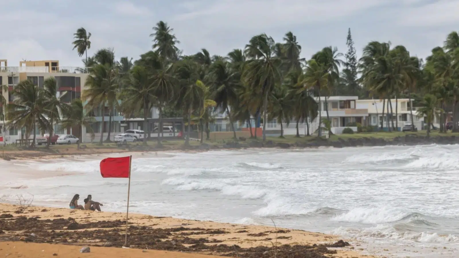 Ernesto se convirtió en huracán al norte de Puerto Rico