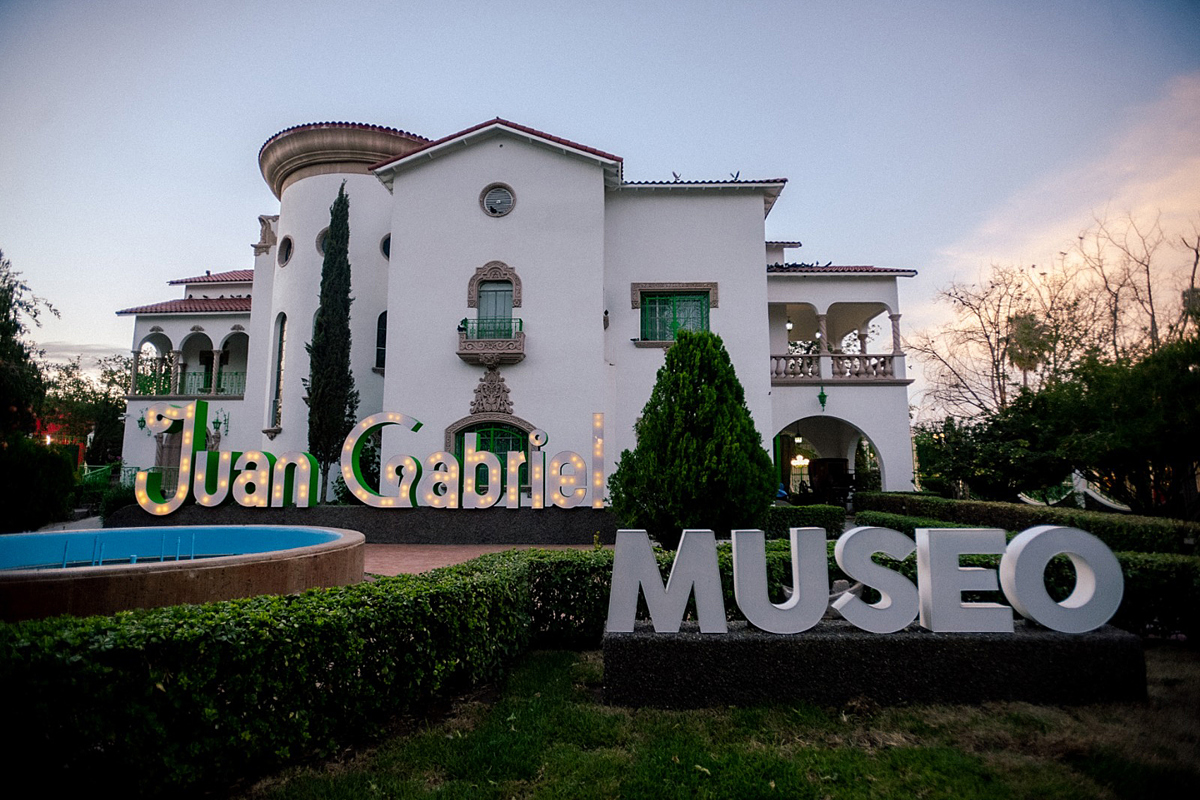 Mansión de Juan Gabriel convertida en museo donde se ofrece un paseo por el mundo artístico del Divo de Juárez