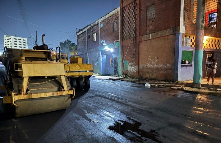 Inician trabajos de reasfaltado en la avenida 2A del barrio Santa Lucía con el Plan de Respuesta Inmediata