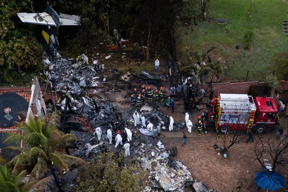 Concluyen trabajos de rescate de los cuerpos de las 62 víctimas del accidente aéreo en Brasil